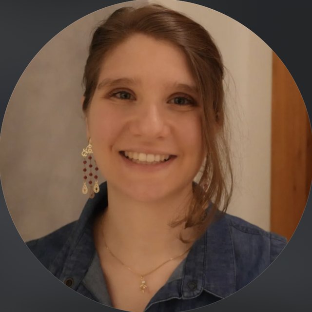 Portrait of Jessica Hollander, smiling, in a denim shirt.